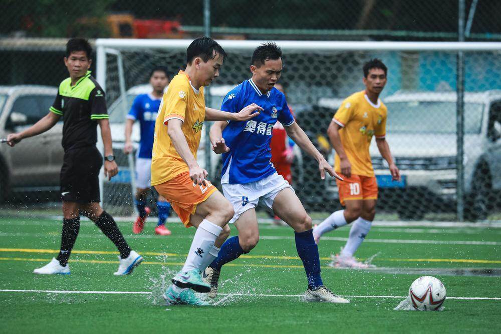 国内足球赛事压轴战落幕，球员表现亮眼