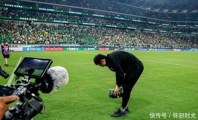 在北京国安赛场上演中超,绝杀,引发弹幕炸裂 在北京国安赛场上演中超,绝杀,引发弹幕炸裂