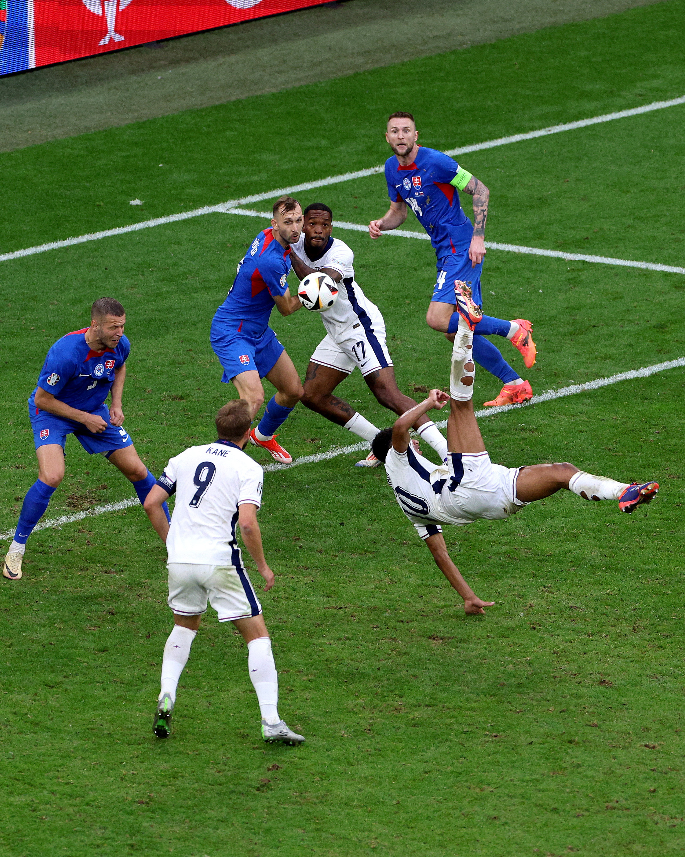 塞尔维亚对决斯洛伐克,在场边幕前的简单介绍 塞尔维亚对决斯洛伐克,在场边幕前的简单介绍