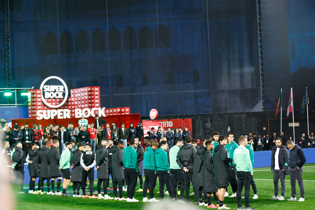 体育赛事呈现多个高潮，现场亮点抢眼