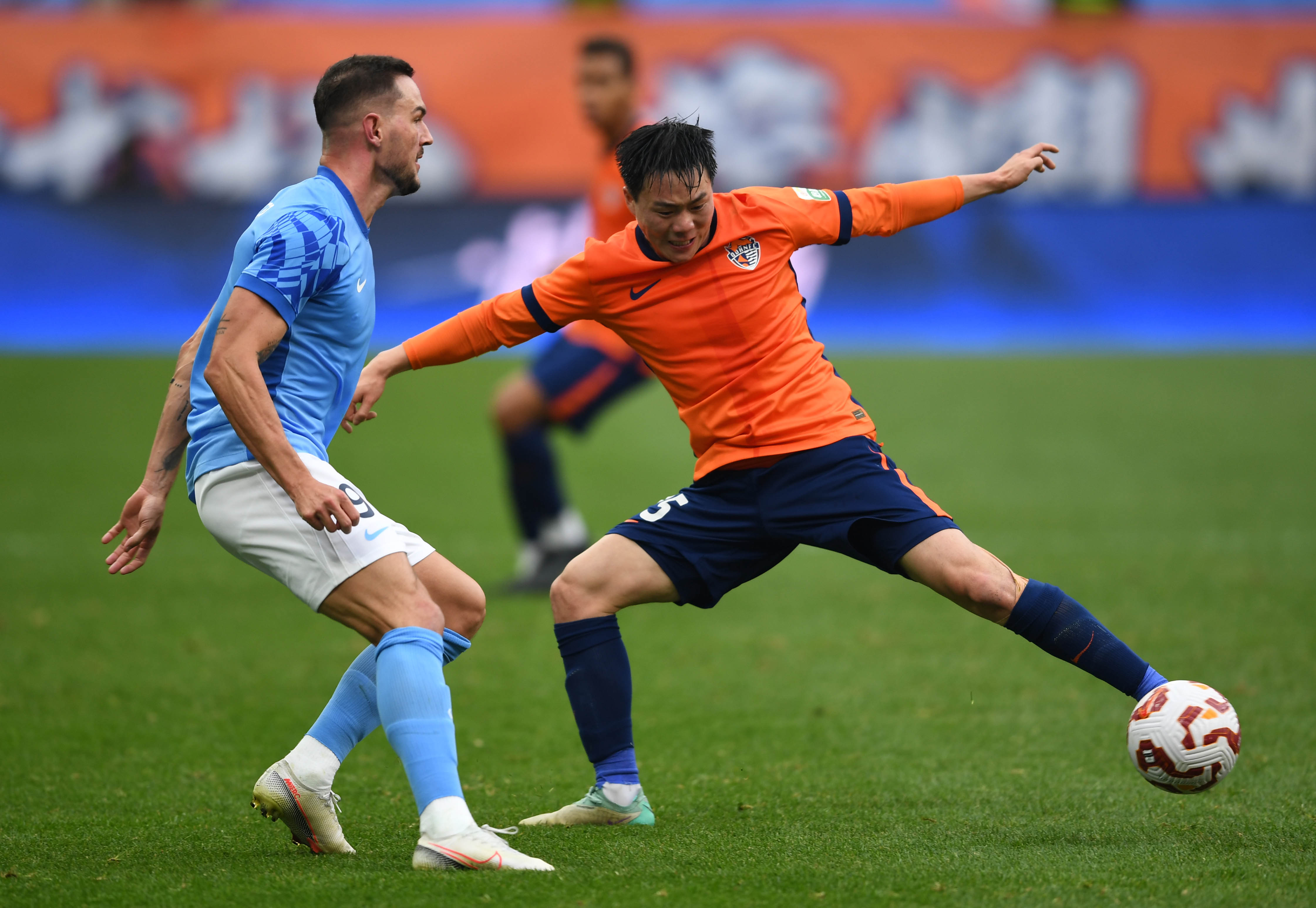 青岛队一举超越对手，实力不容小觑