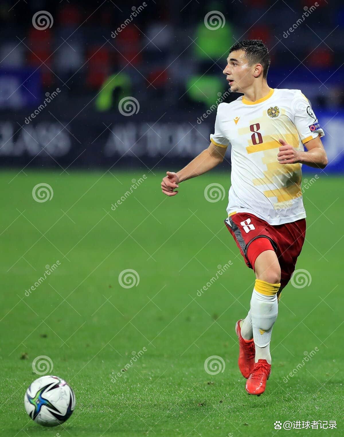 aoa体育直播-利兹联前锋近期火力全开，为球队贡献不小