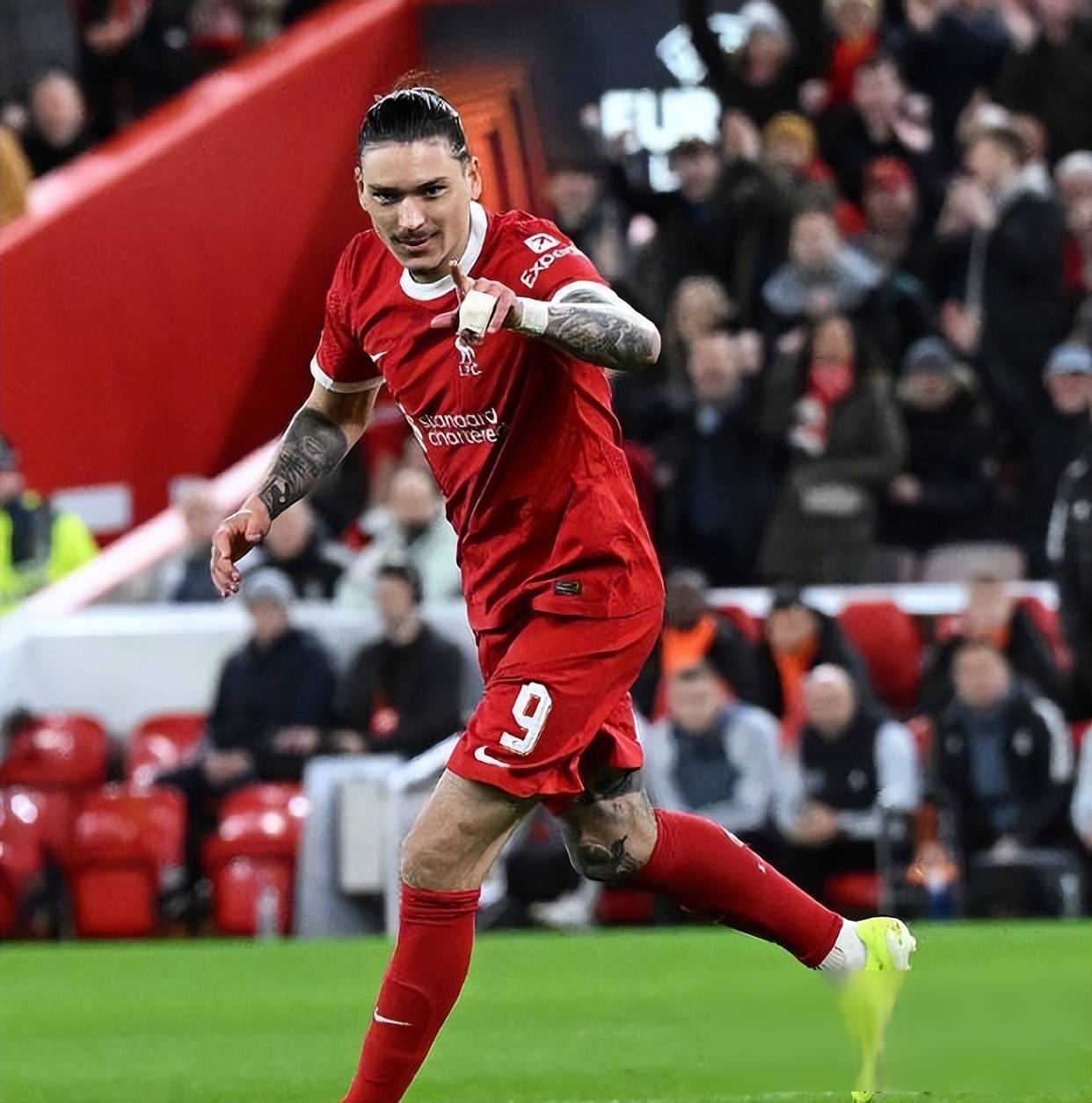 aoa体育-关于萨拉赫帽子戏法，利物浦大胜客户的信息