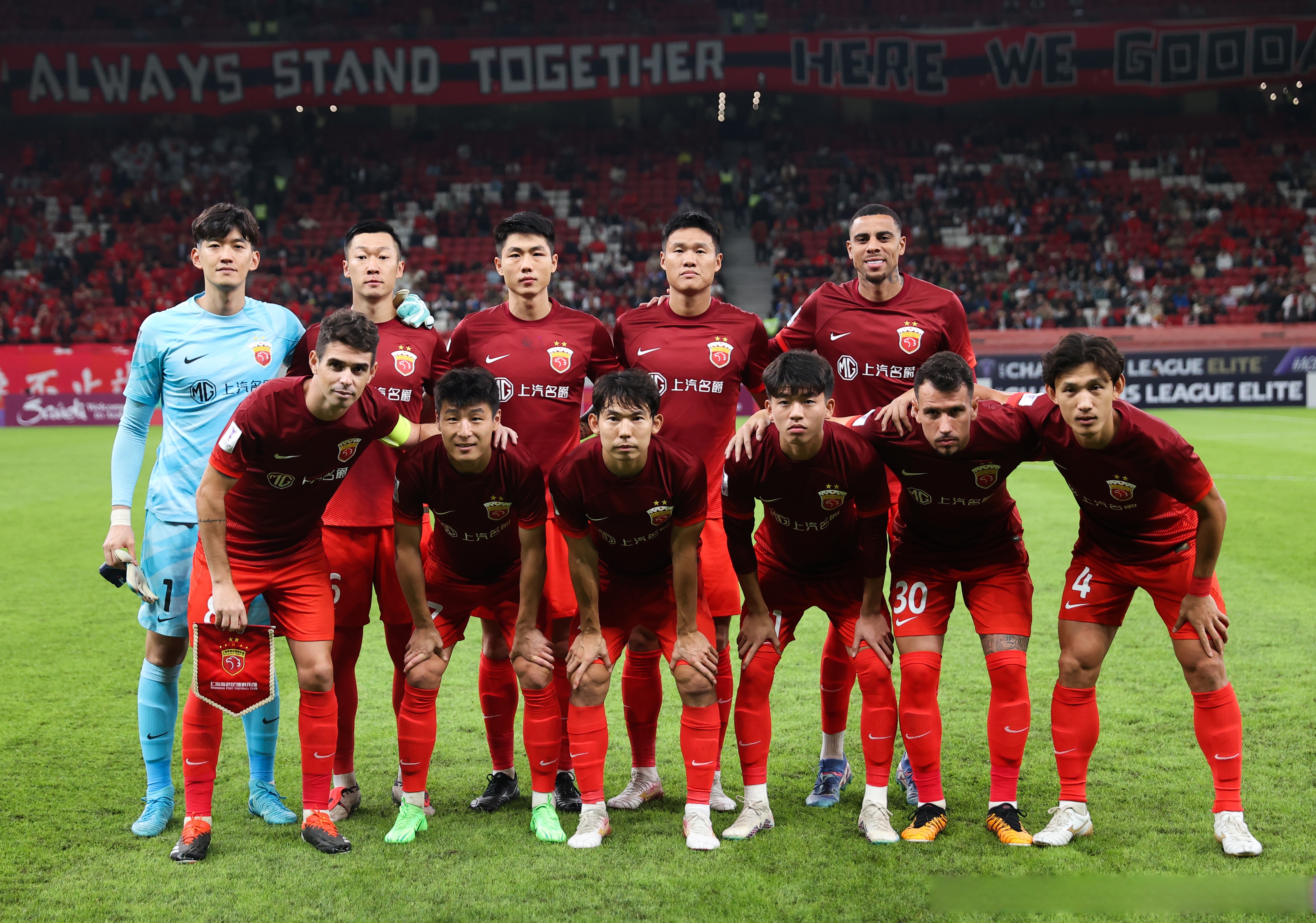 大联盟足球赛事热闹开幕，球迷热情洋溢的简单介绍