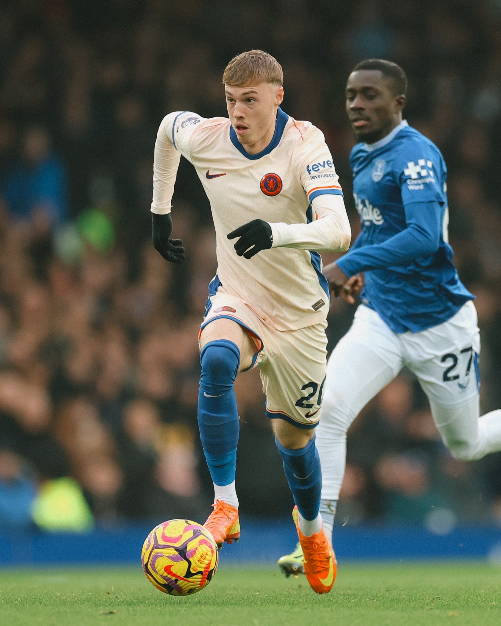 包含切尔西客场不敌南安普顿，遭遇两连败的词条