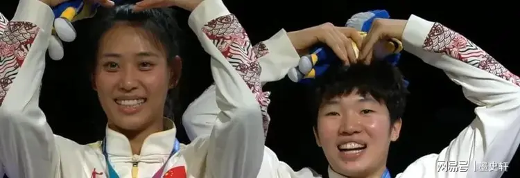 枫叶队进攻配合默契，轻松取胜对手的简单介绍