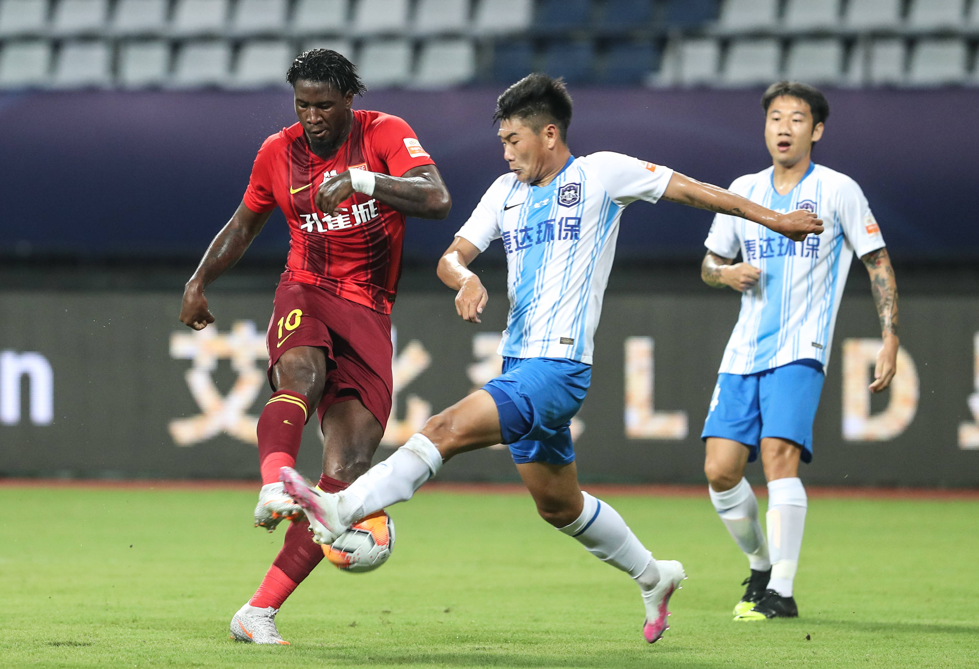 河北华夏幸福球员在场上发挥水平超过预期 河北华夏幸福球员在场上发挥水平超过预期