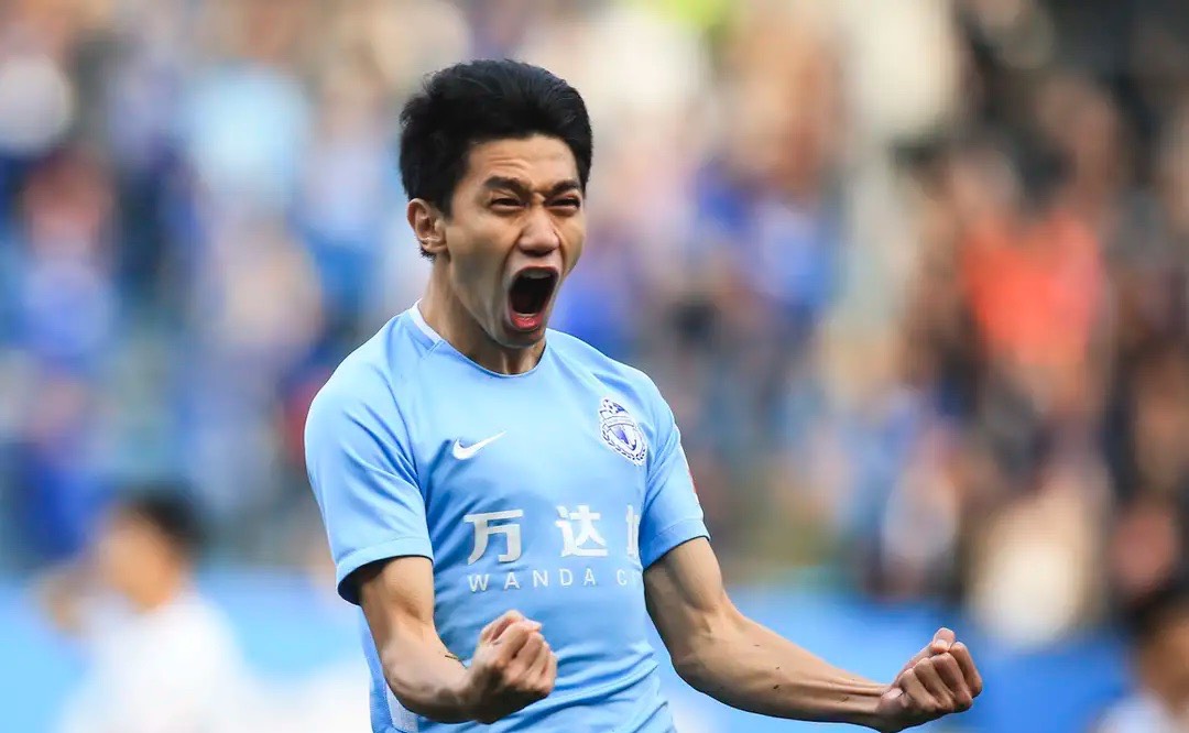 aoa体育活动-青岛黄海新援表现抢眼，助球队逆转战局