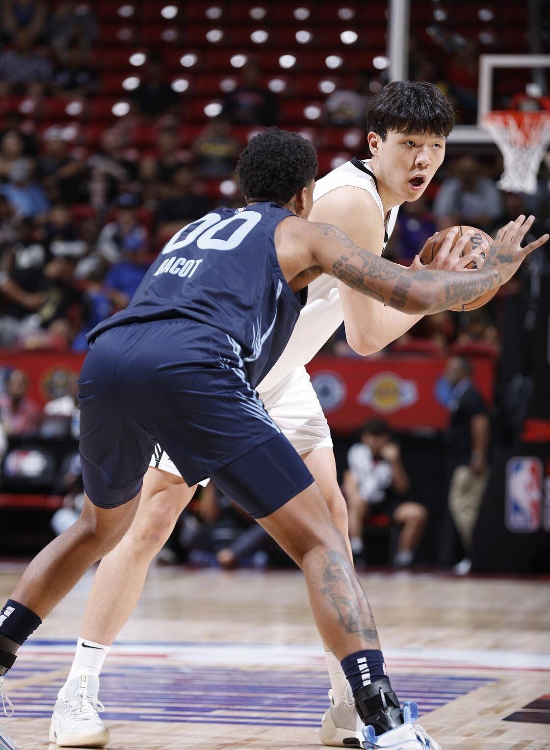 aoa体育娱乐-灰熊客场逆转开拓者，获得胜利摆脱连败