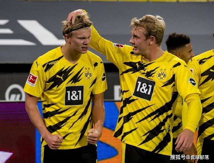 蝙蝠军团逆袭，提前晋级欧冠小组的简单介绍