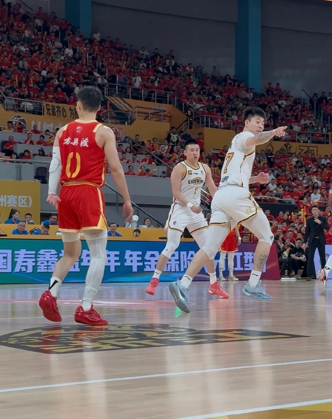 aoa体育-关于中国职业篮球联赛球员技术高超，对决场面扣人心弦的信息