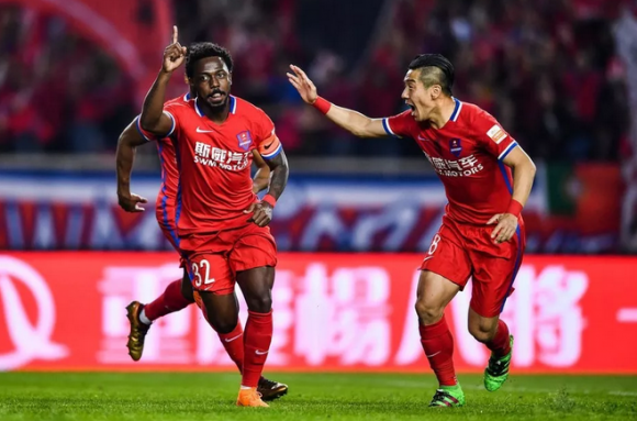 包含重庆斯威击败对手，新援表现出色的词条