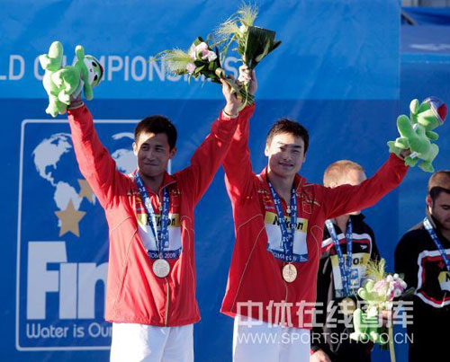 aoa体育活动-关于俄罗斯选手登顶乒乓球领奖台，喜笑颜开的信息