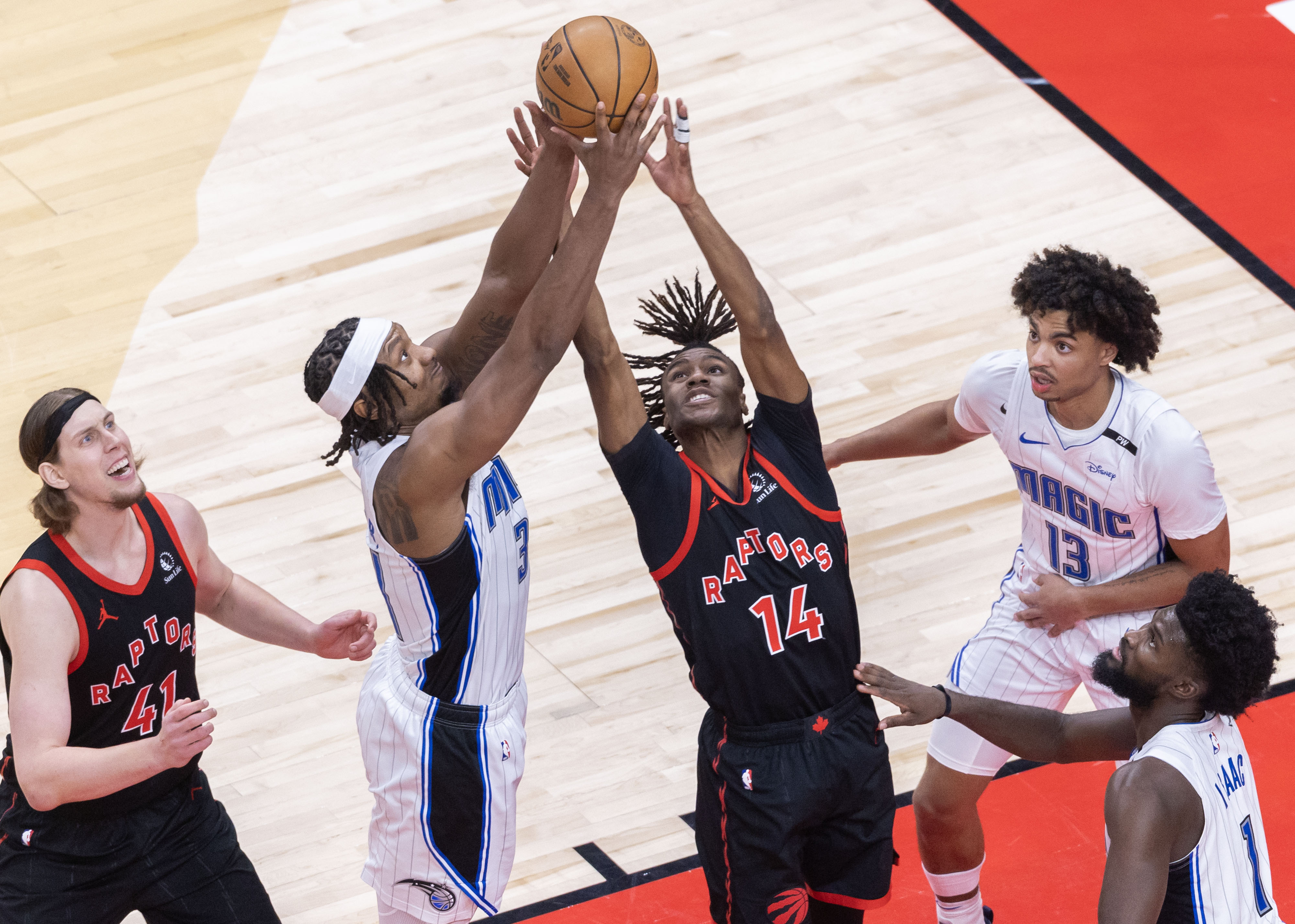 猛龙客场胜76人，继续领跑东部