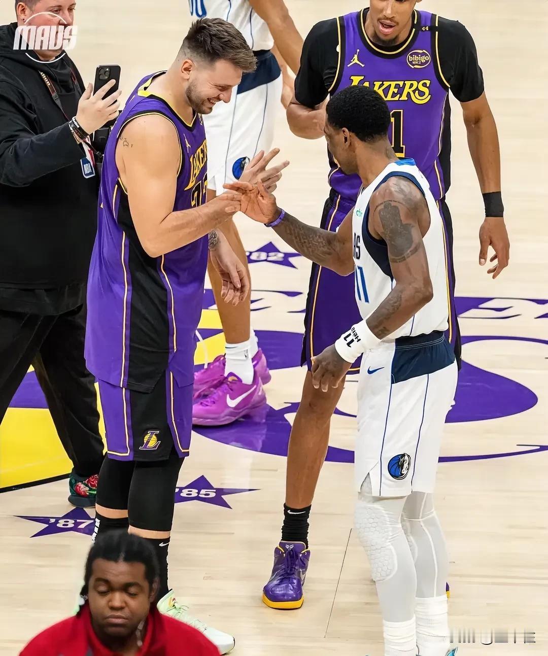 aoa体育教练-独行侠惊险胜湖人，终结连败