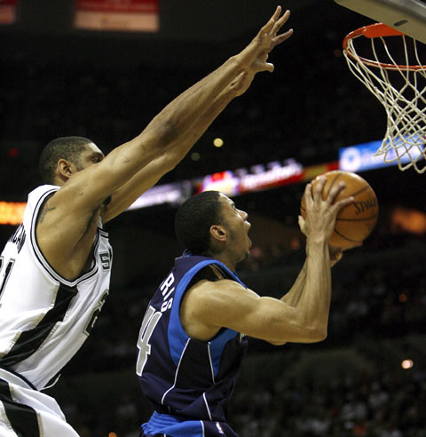 aoa体育培训-包含小牛惜败马刺，遭遇三连败的词条