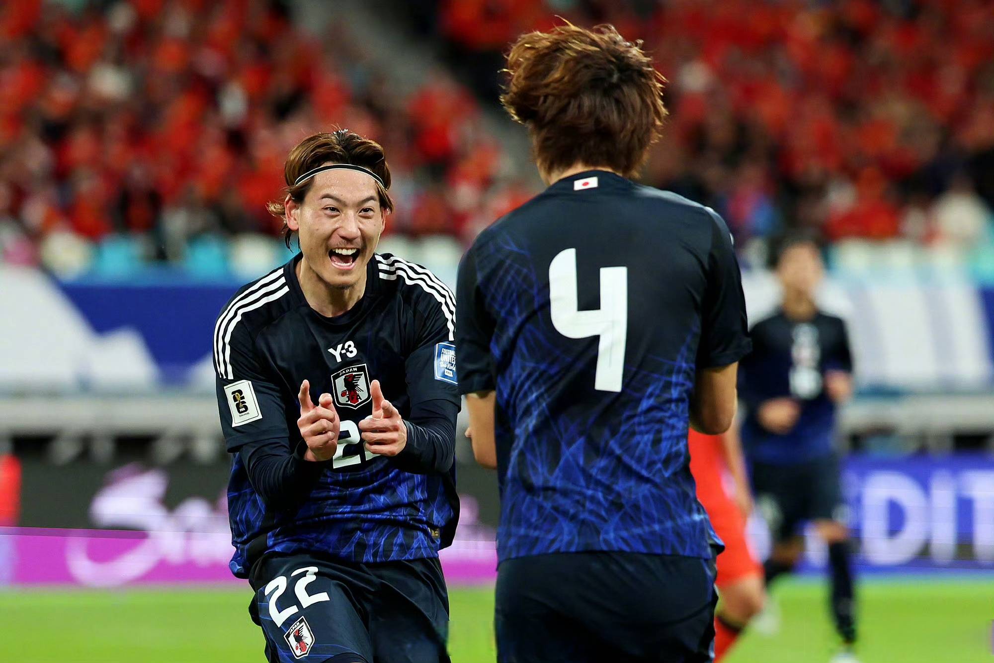 瞩目之战！球员们在关键比赛中展现出色实力