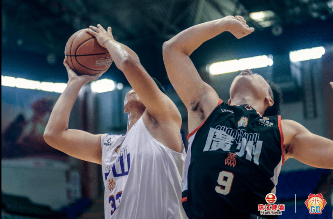 aoa体育培训-广岛三箭大获全胜，稳坐小组第一