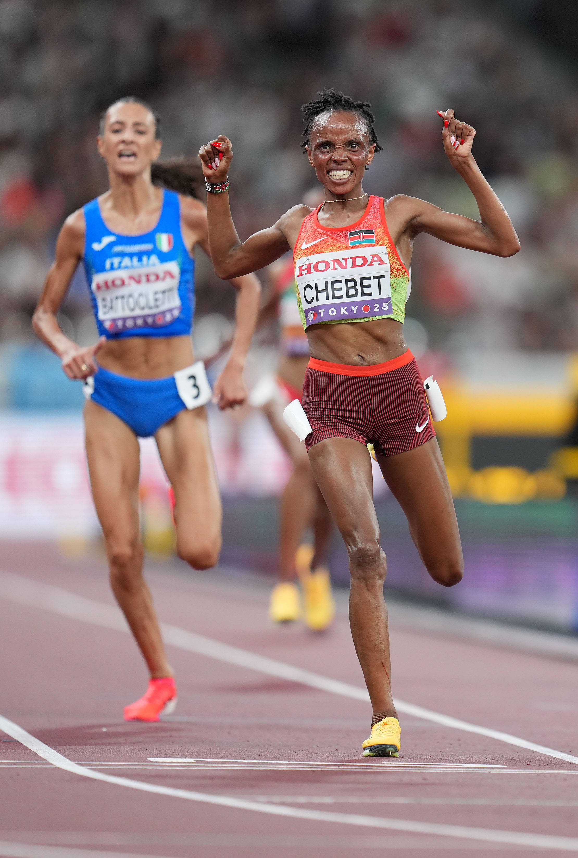 aoa体育课程-肯尼亚田径选手轻松夺冠，无与伦比