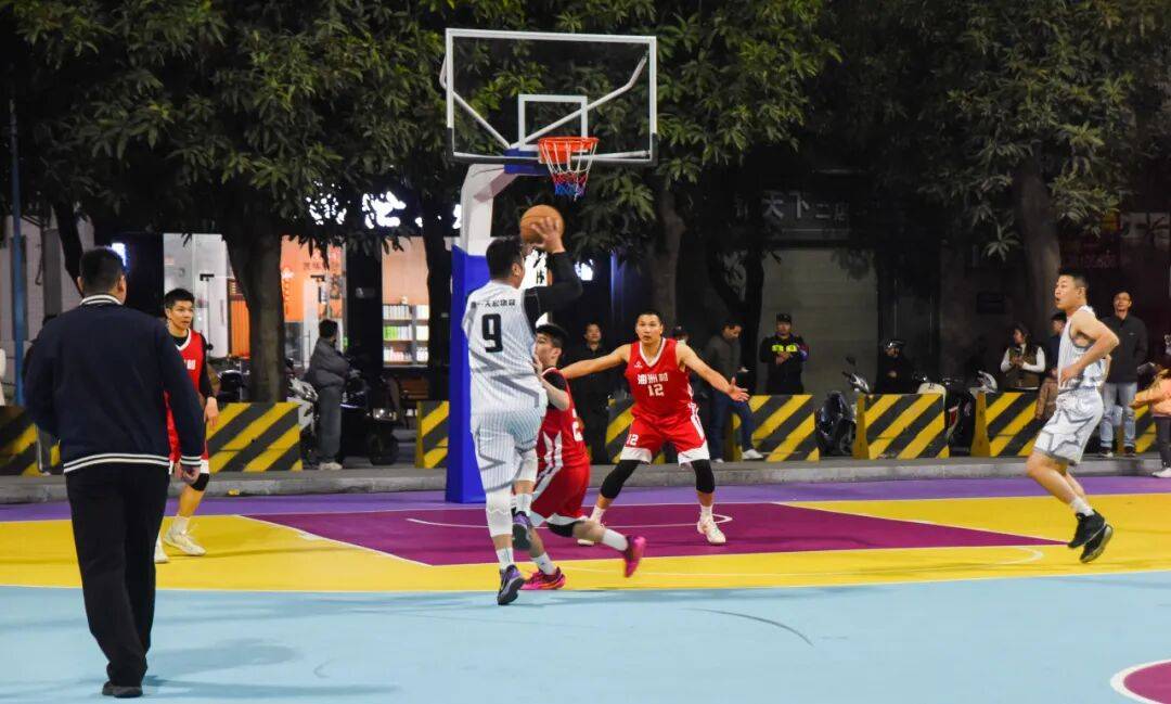 aoa体育视频-球员公益慈善赛在国际篮球场馆举行，为慈善事业献爱心的简单介绍